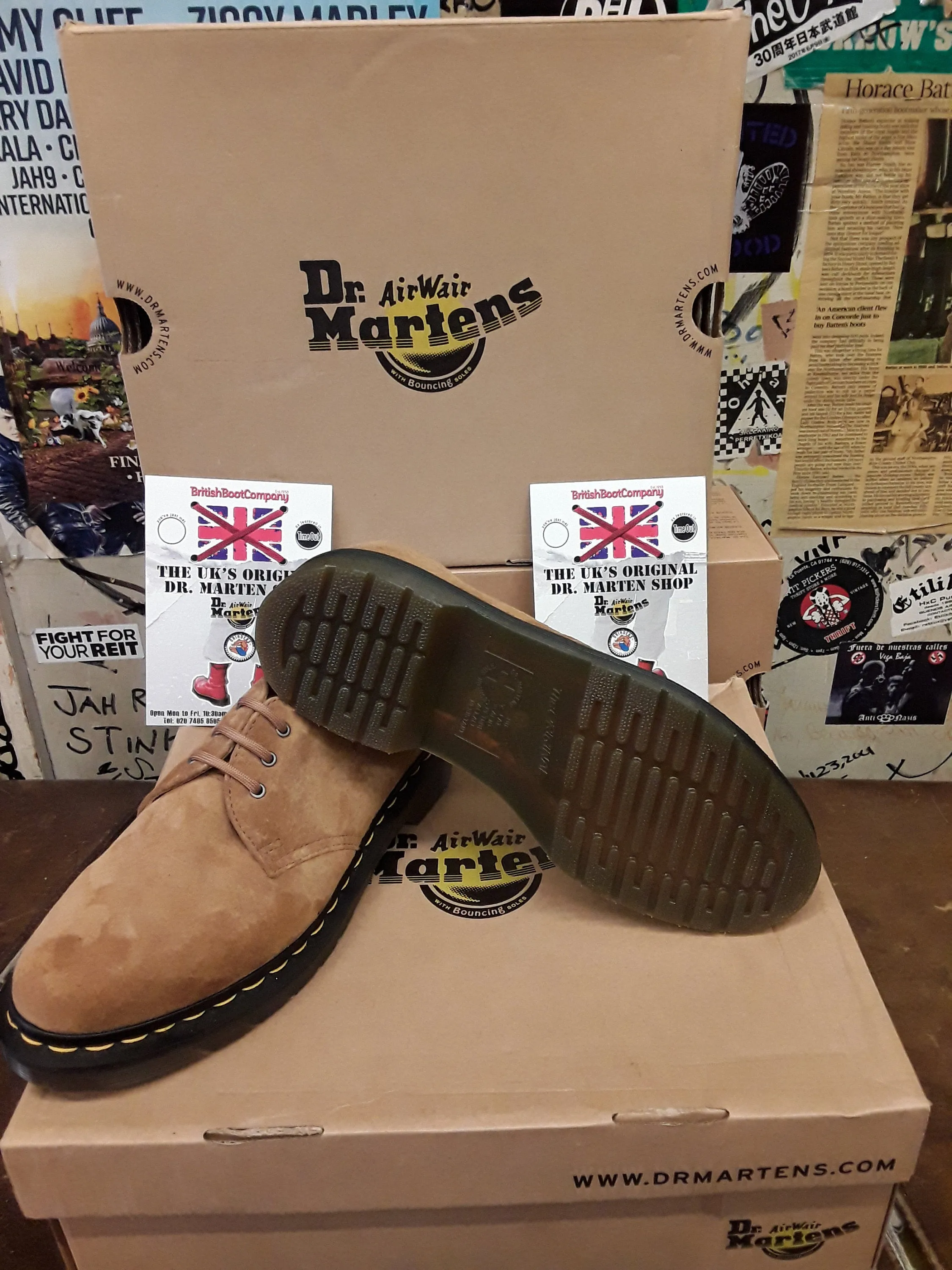 Dr Martens 1461 Tan Soft buck Size 6