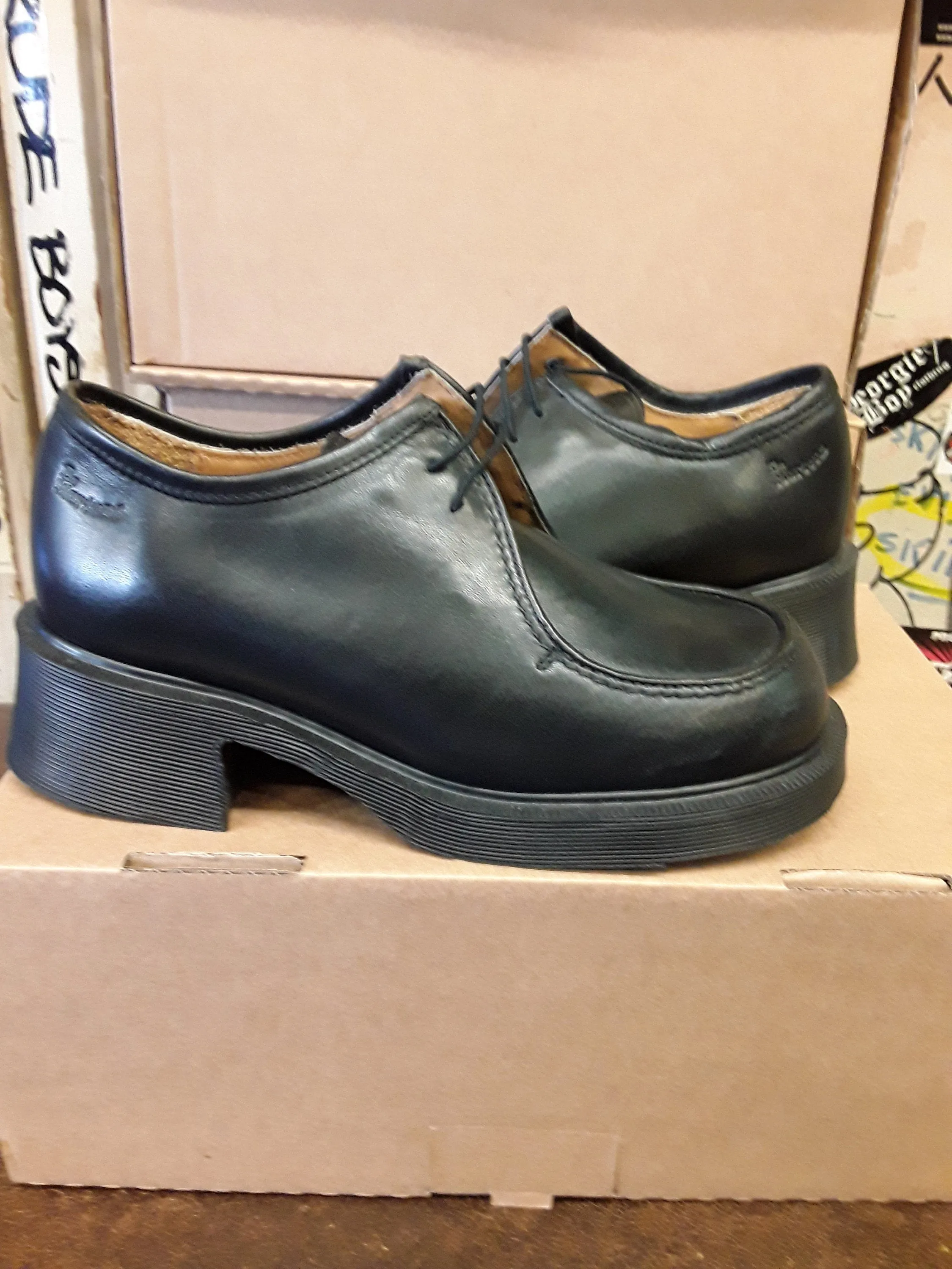 Dr Martens 8669 Made in England Black heeled SHOE SIZE 5