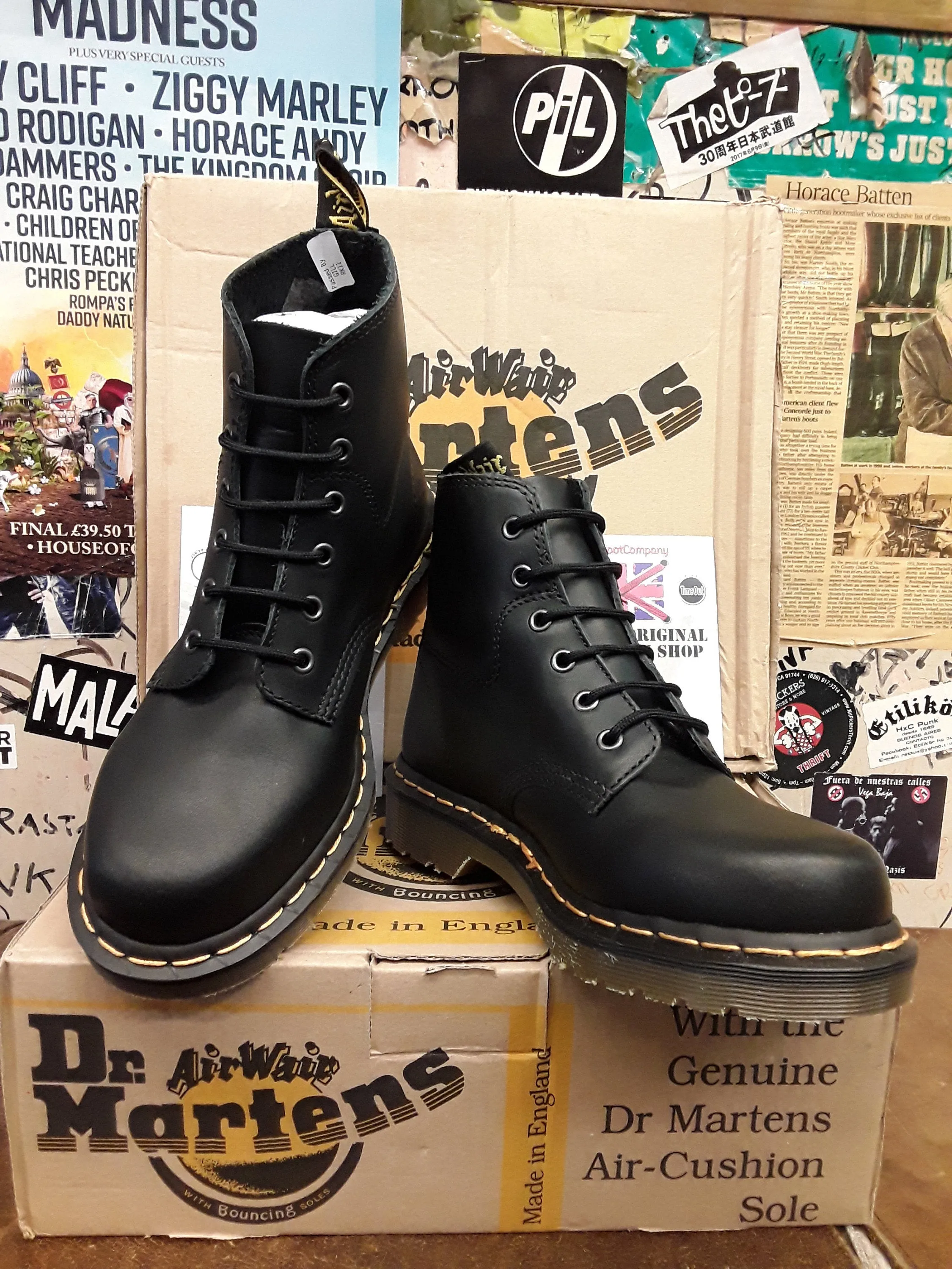 Dr Martens Made in England 8175 Black Greasy Size 5