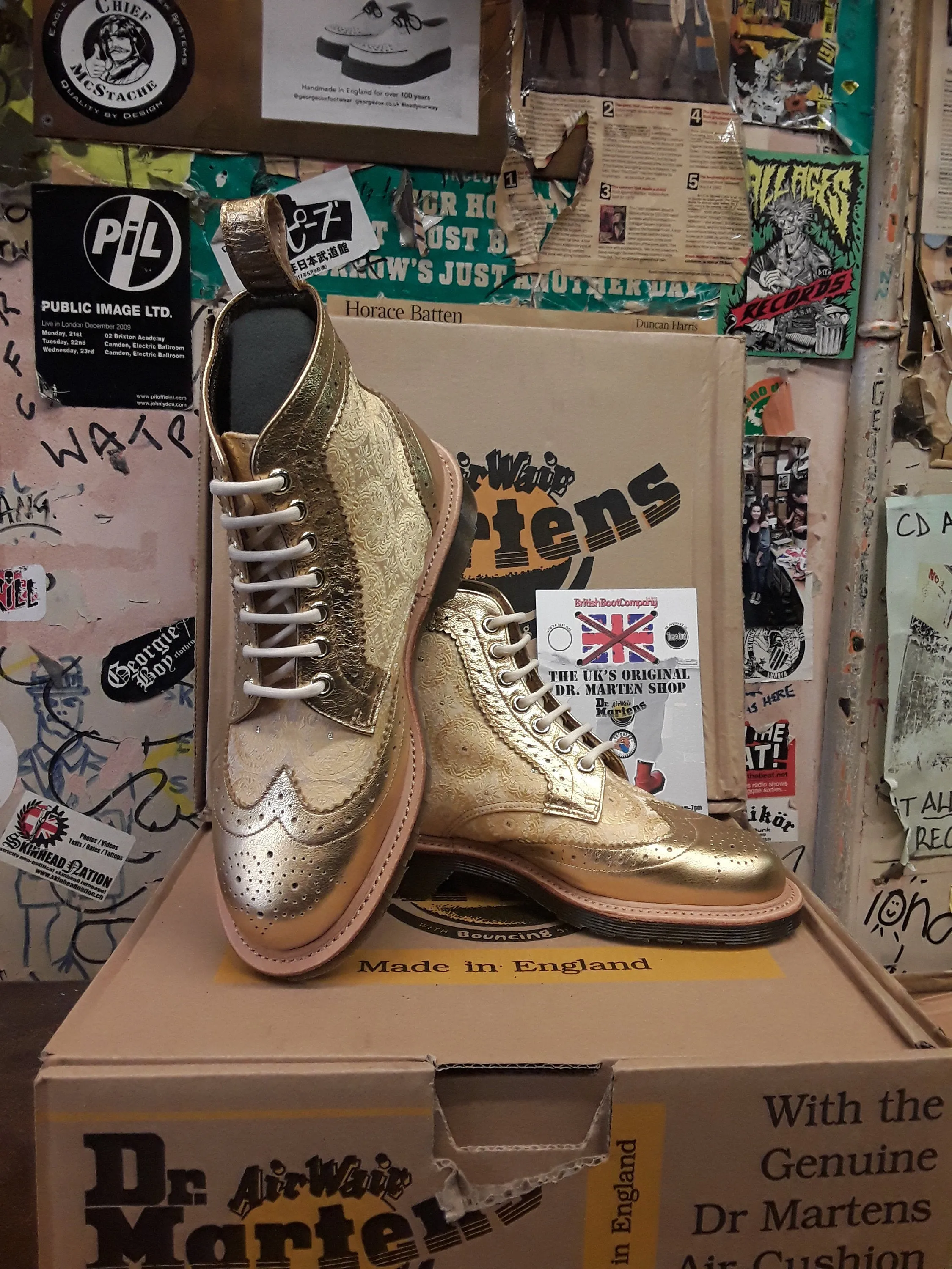 Dr martens Made In England Gold Leaf 7 Eyelet Size 4