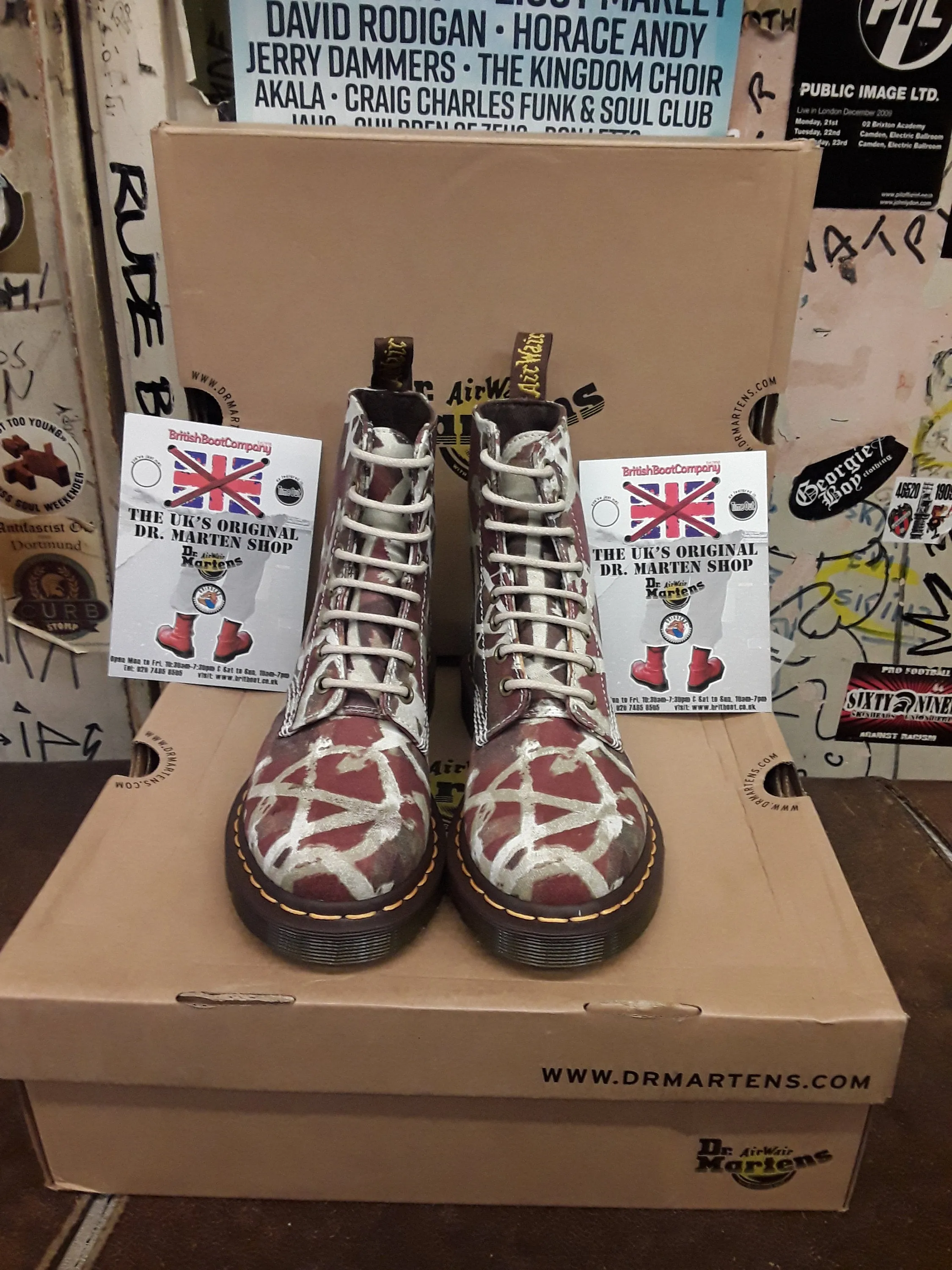 Dr Martens Vegan Page Union Jack Anarchy Size 3