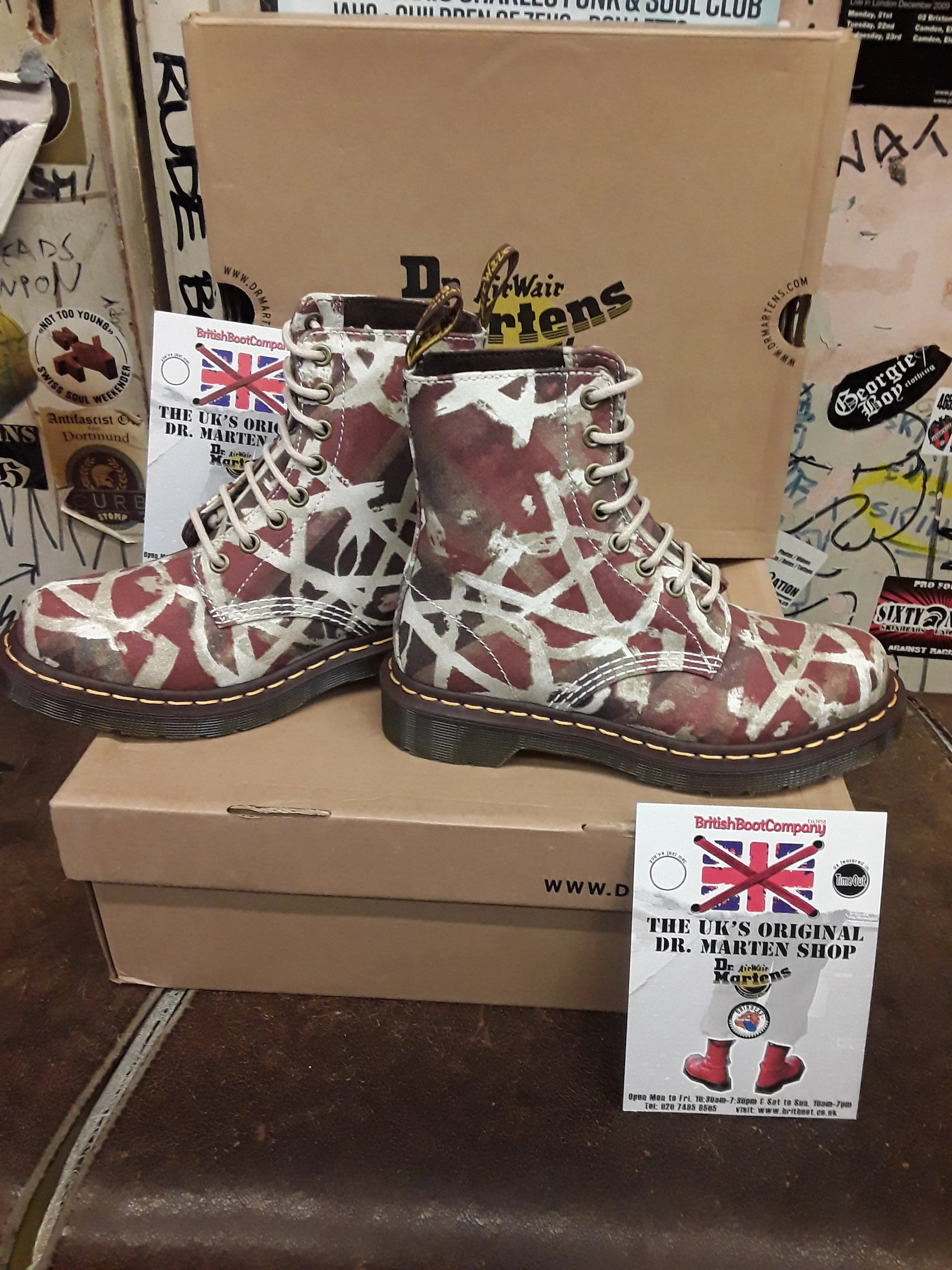 Dr Martens Vegan Page Union Jack Anarchy Size 3