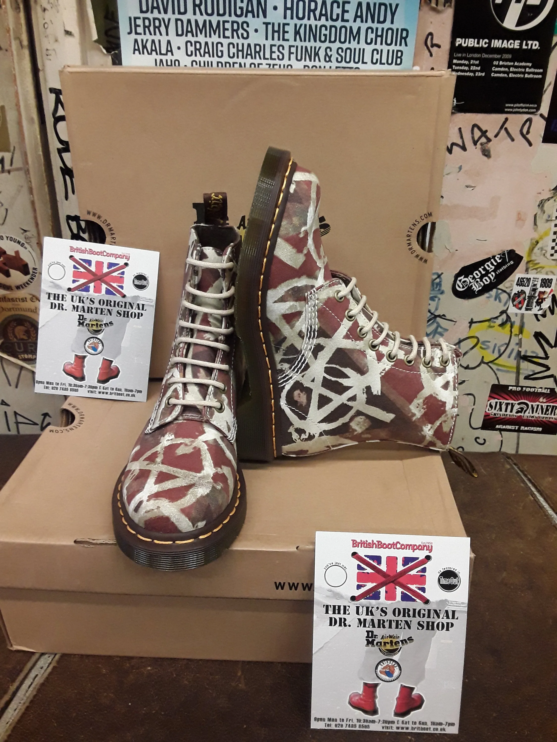 Dr Martens Vegan Page Union Jack Anarchy Size 3