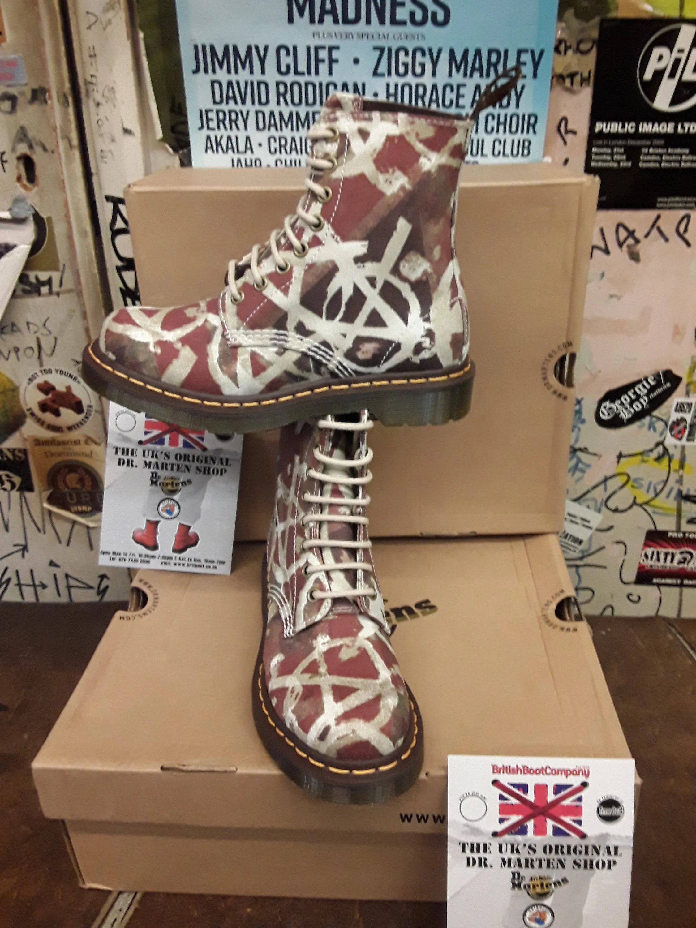 Dr Martens Vegan Page Union Jack Anarchy Size 3