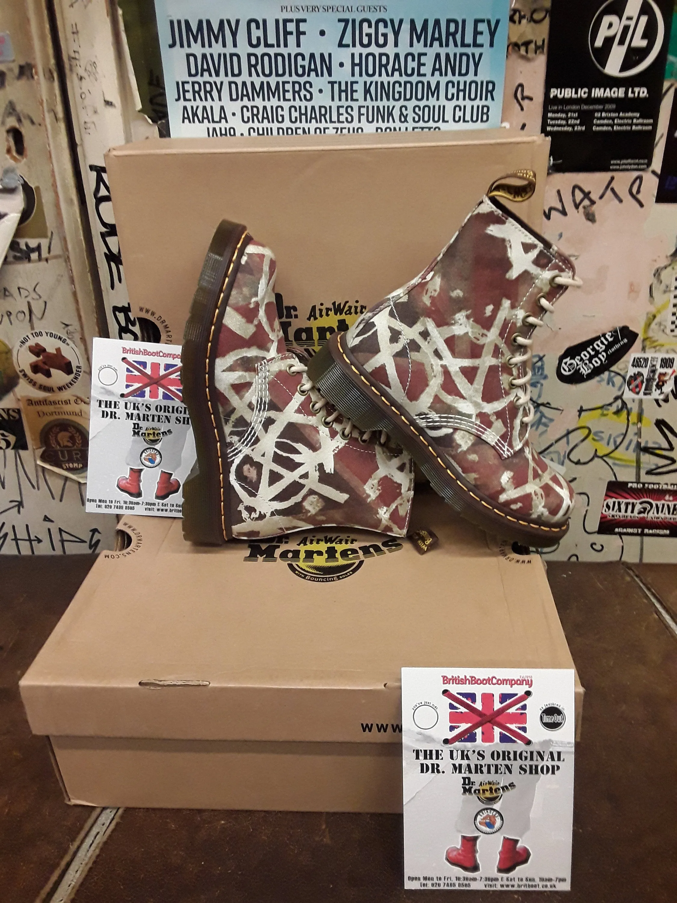 Dr Martens Vegan Page Union Jack Anarchy Size 3