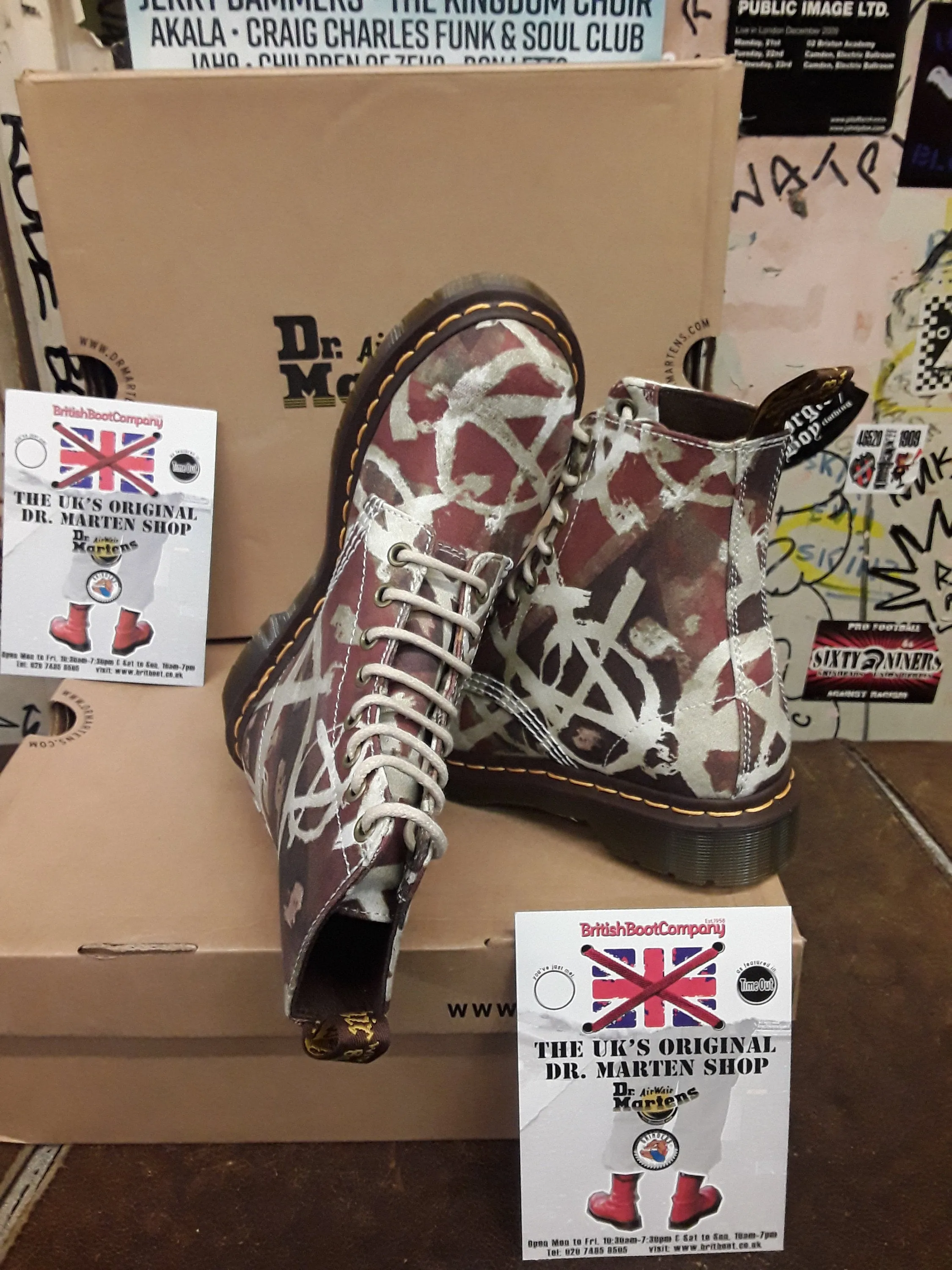 Dr Martens Vegan Page Union Jack Anarchy Size 3