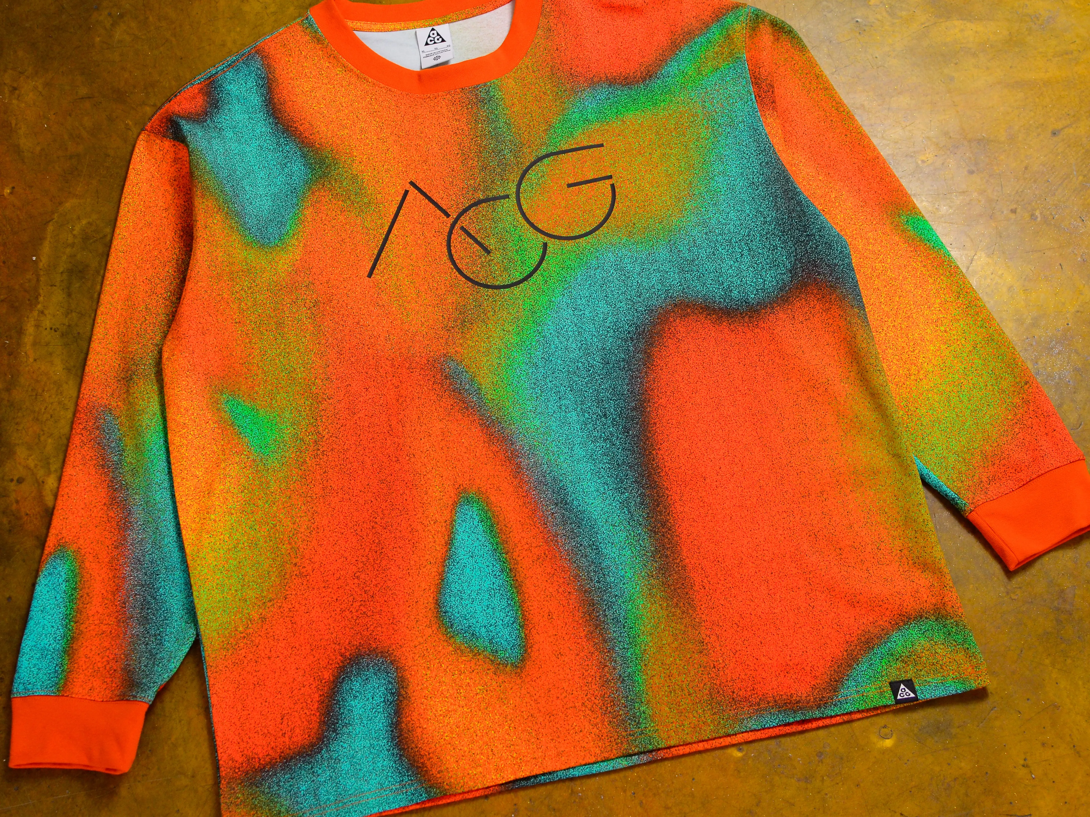 Nike ACG Allover Print Long-Sleeve T-Shirt - Tour Yellow / LIight Menta / Campfire Orange