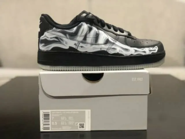 NIKE AIR FORCE 1 ‘07 SKELETON QS GLOW IN THE DARK HALL...