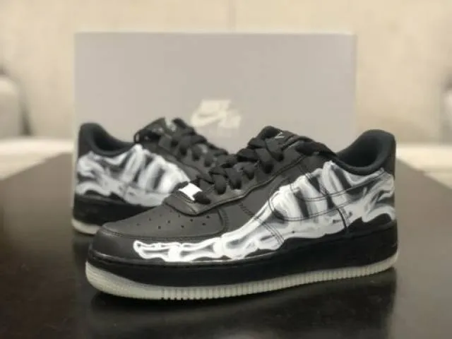 NIKE AIR FORCE 1 ‘07 SKELETON QS GLOW IN THE DARK HALL...