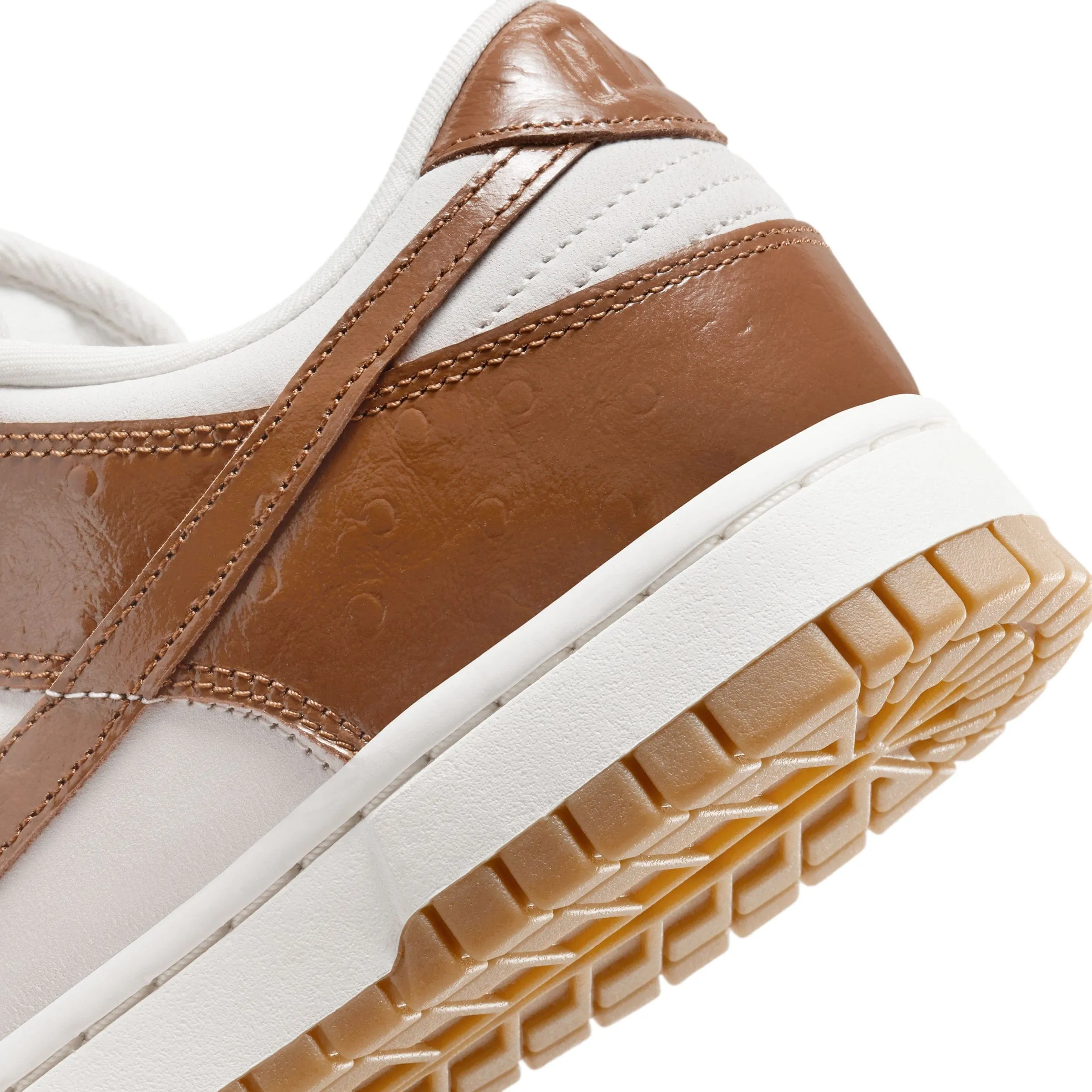 WOMEN'S NIKE DUNK LOW LX [FJ2260-001] | Bodega